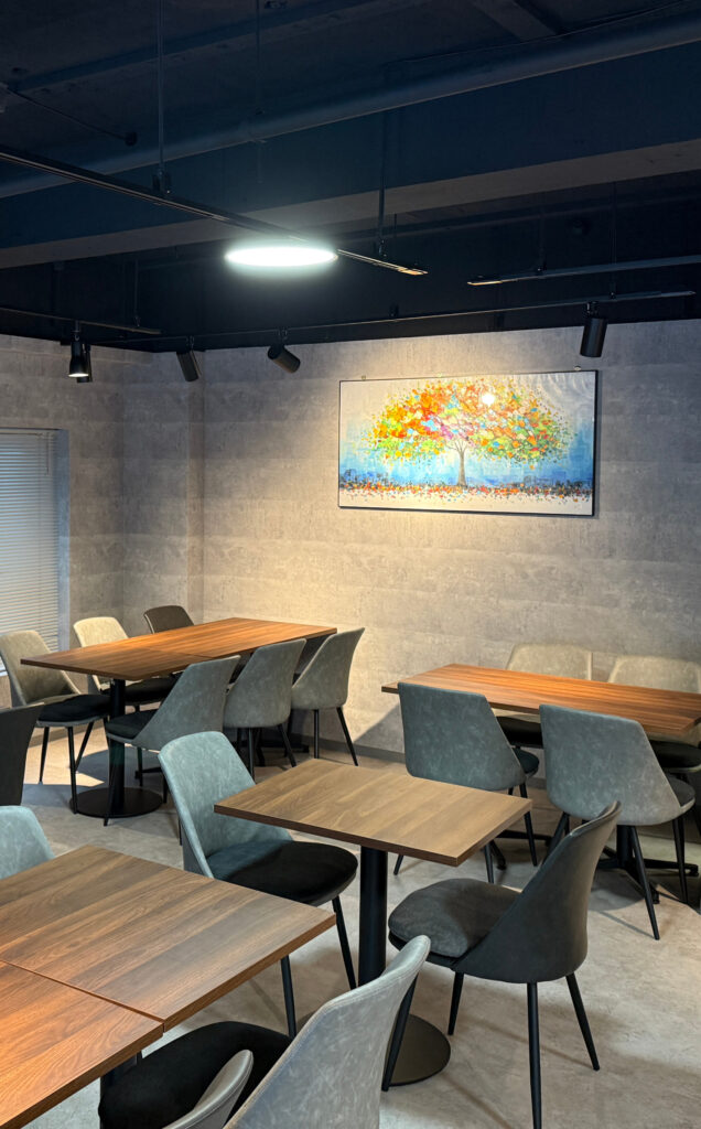 机や椅子の風景写真